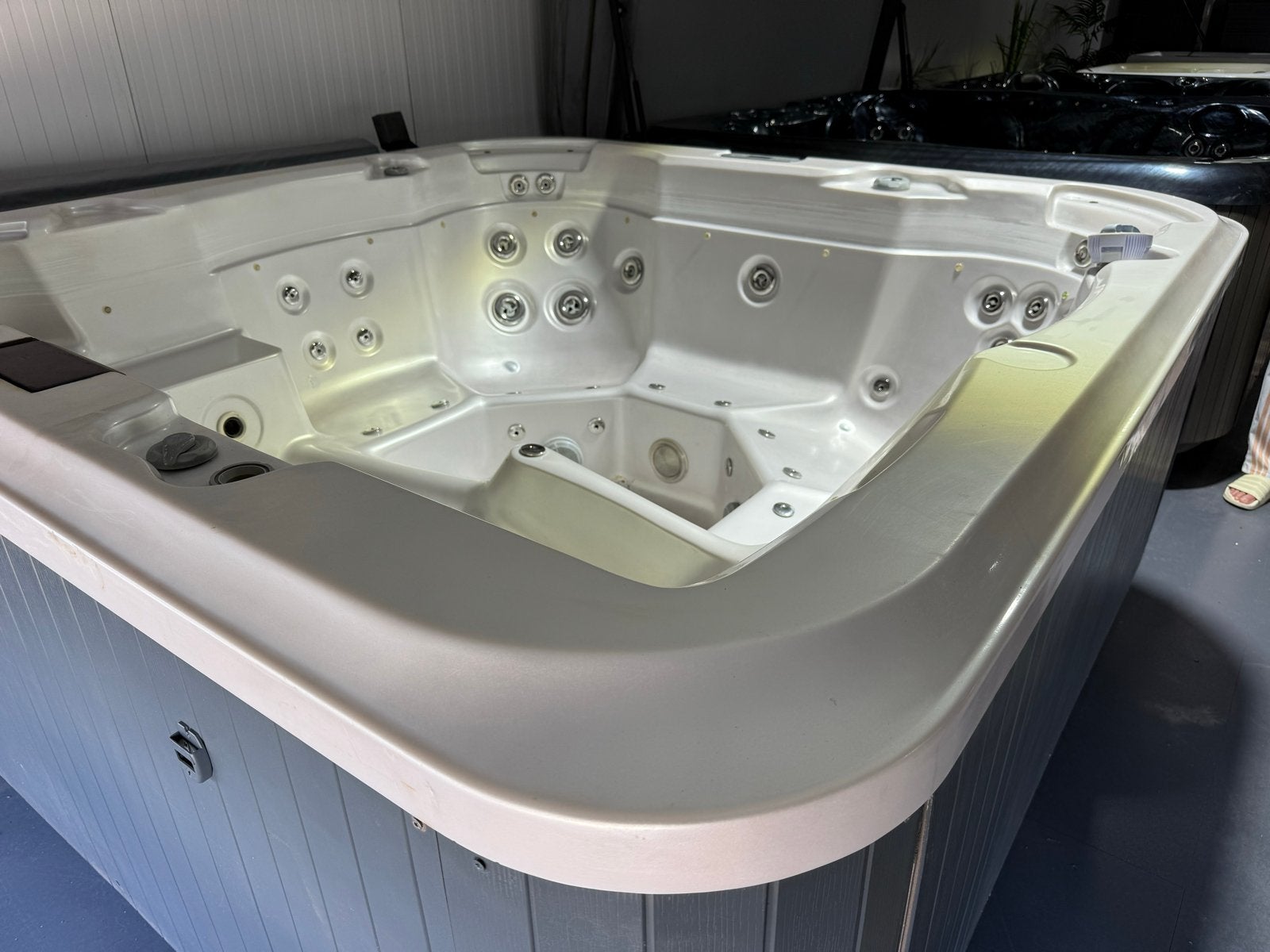 Luxe Jacuzzi - inruiler, Ophalen of Verzenden, Zo goed als nieuw, Vast
