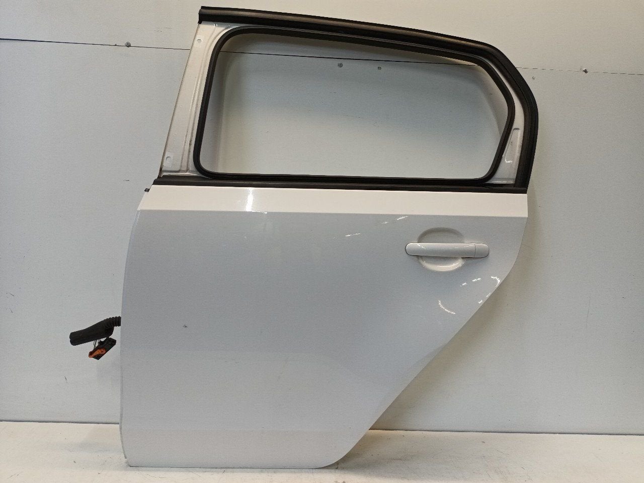 Portier links achter Skoda Citigo, Onderdelen@venauto.nl, Van der Ven Autorecycling B.V., Gebruikt, Ettenseweg 76, 4706 PB Roosendaal, The Netherlands