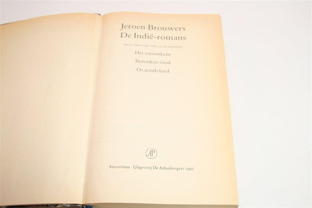 Jeroen Brouwers — Indië-Trilogie — 3 Romans in 1, Boeken, Ophalen of Verzenden, Gelezen
