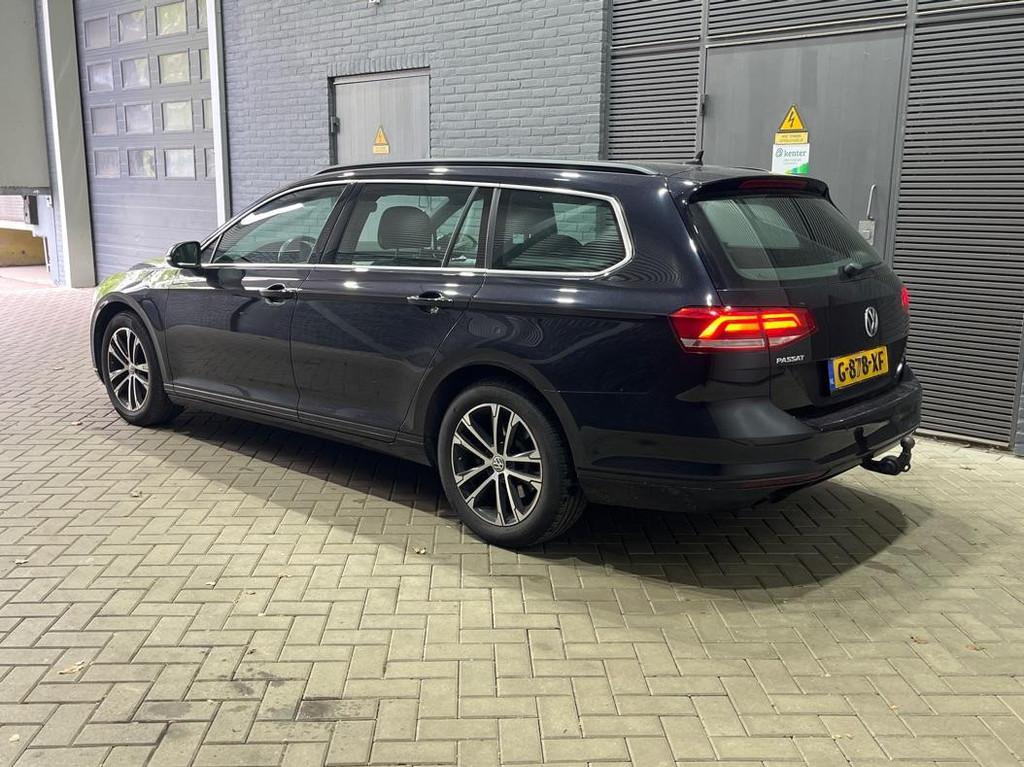 Volkswagen Passat Variant 1.8 TSI Business Edition R | ACC |, Auto's, 4 cilinders, 179 pk, Zwart, 1405 kg