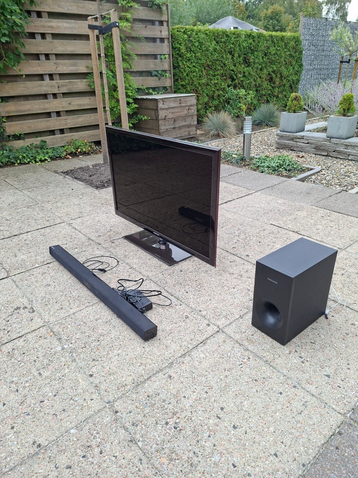 Foto 2 van Samsung tv + Samsung Soundbar