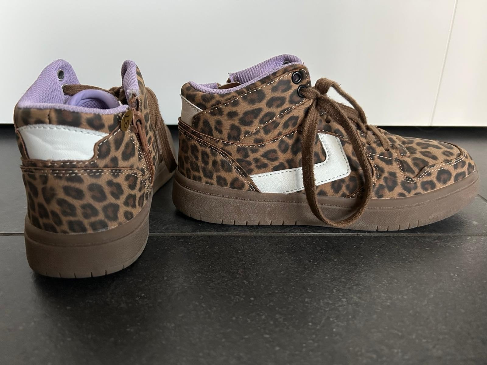 Leopard print sneakers als nieuw!, Blue Box, Overige kleuren, Ophalen of Verzenden, Sneakers of Gympen