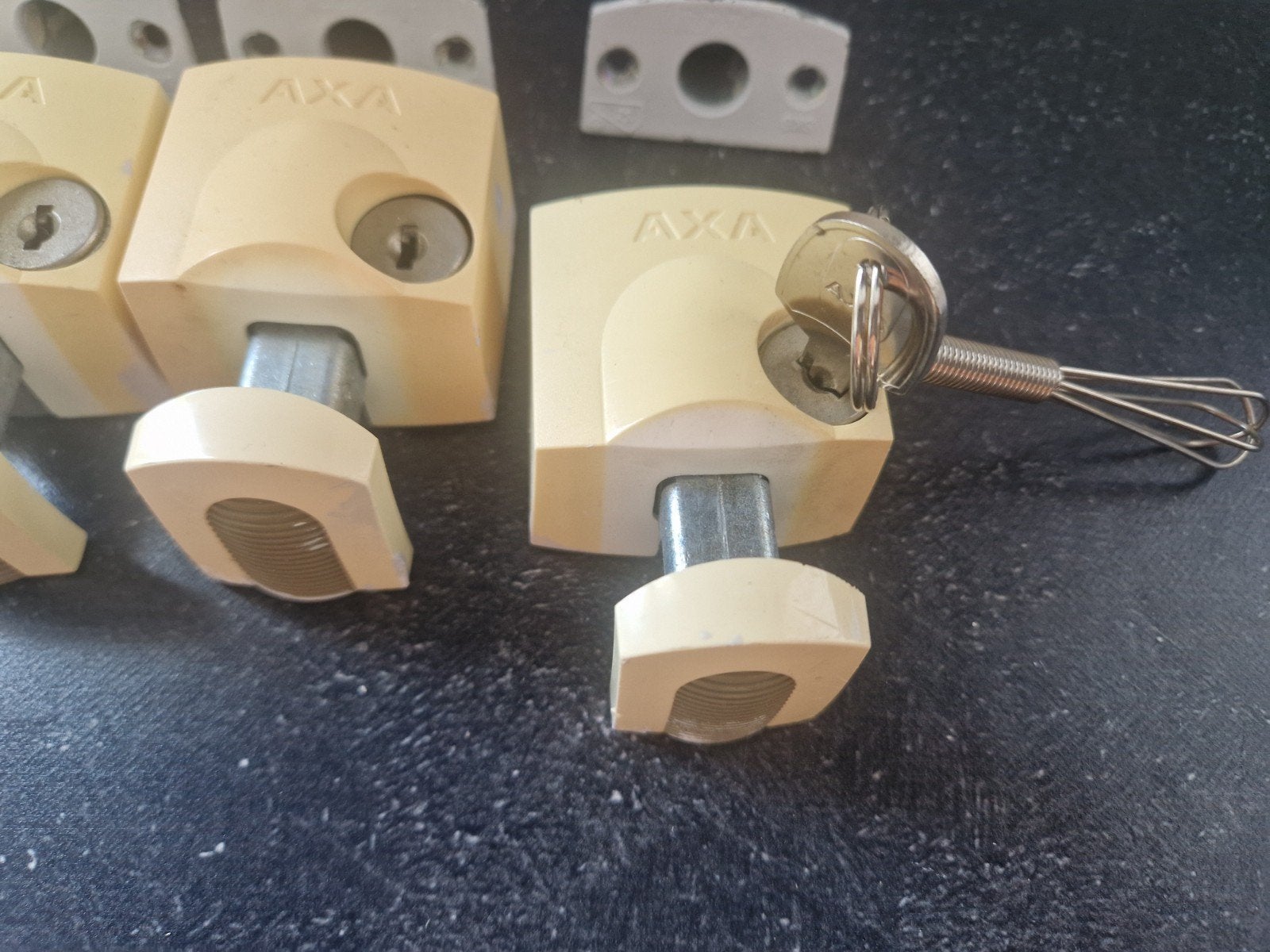 AXA raamsloten set met sleutel - 4 stuks, Ophalen of Verzenden, Slot