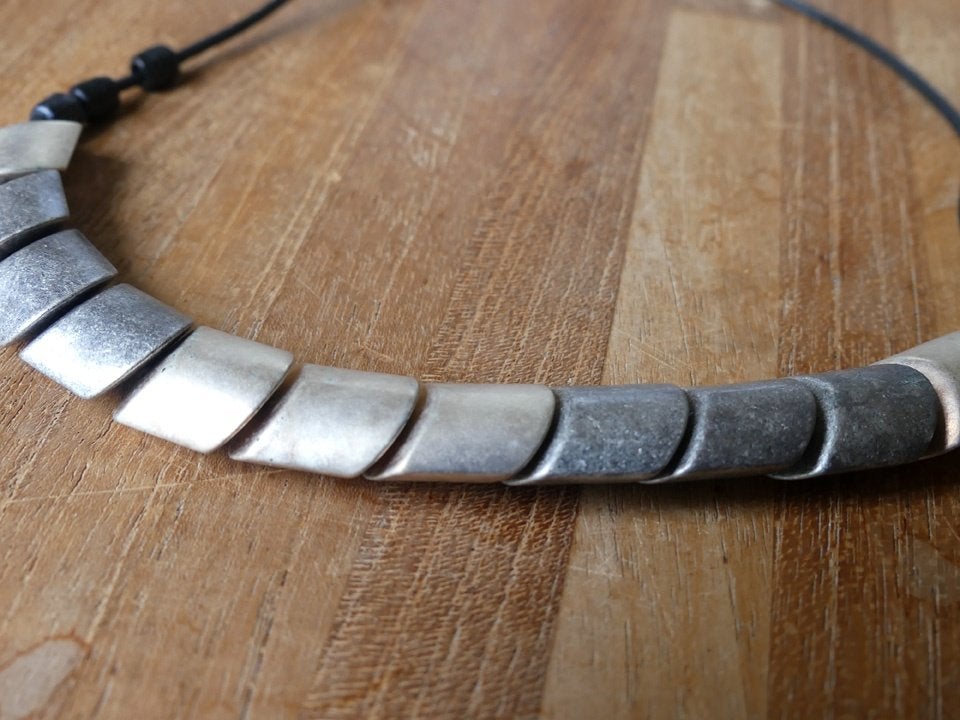 Ketting zwart schijfjes zilverkleur, Sieraden, Tassen en Uiterlijk, Overige materialen, Ophalen of Verzenden, Zilver, Verstelbaar