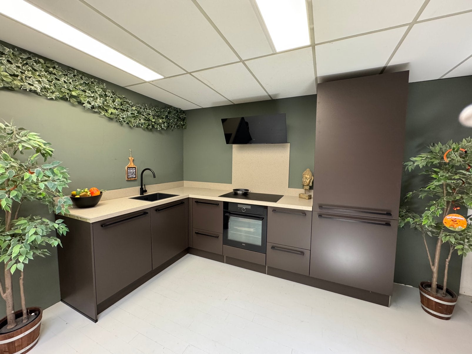 Luxe Nolte showroom keuken met composiet werkblad, Ophalen, Bruin, Hoekkeuken, Nieuw