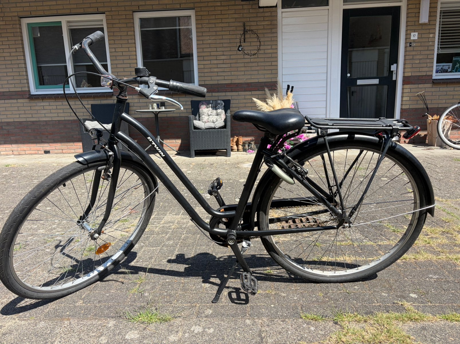 Zwarte stadsfiets met lage instap en bagagedrager, Velgrem, Ophalen, Overige merken, 53 tot 56 cm