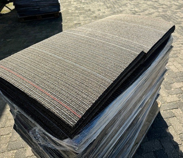 Tapijttegels grijs partij 20m2 60x60cm, Huis en Inrichting, Stoffering | Vloerbedekking, Niet ingevuld, Niet ingevuld, Geel, Zo goed als nieuw