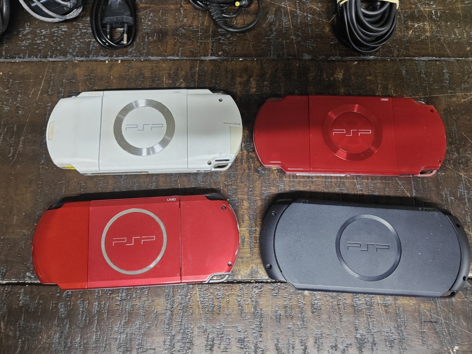 4x PSP (street, radiant red, white, rood), Spelcomputers en Games, Gebruikt, Overige modellen, Overige kleuren, Support@sony.com