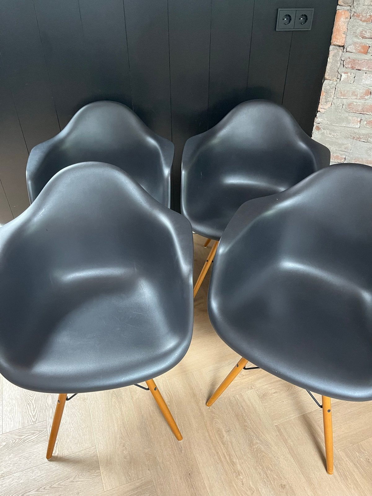 Set van 4 originele Vitra Eames kuipstoelen - Zwart, Gebruikt, Zwart, Vier, Ophalen