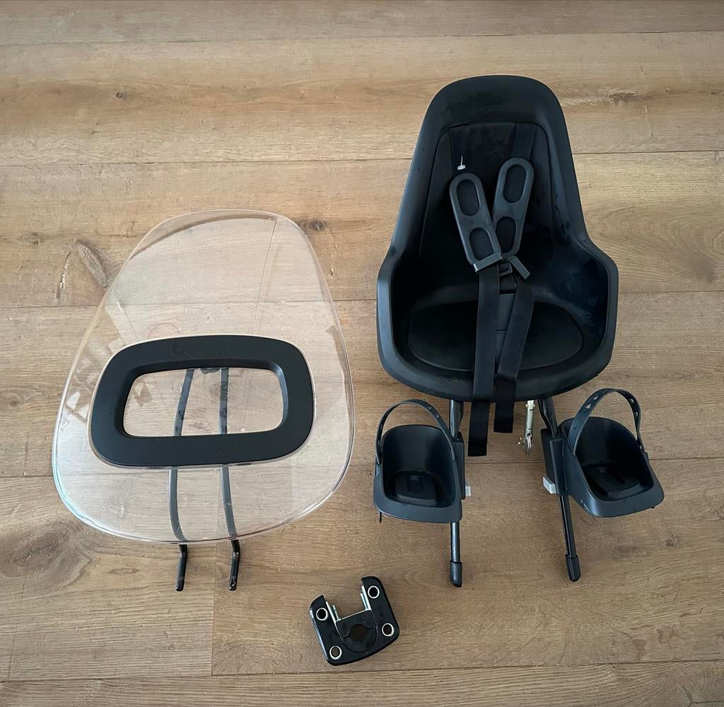 Bobike Mini One Urban Black / Zwart voorzitje met windscherm, Ophalen, Voetsteuntjes, Zo goed als nieuw, Voorzitje