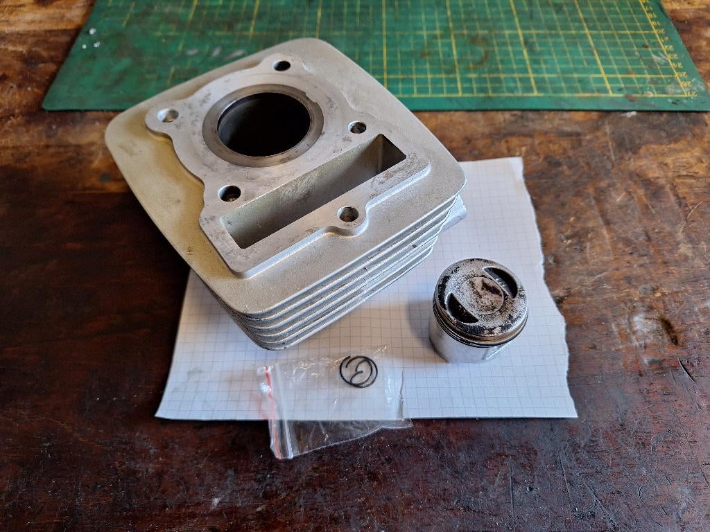 Lifan 50cc cilinder+zuiger - Gebruikt, Fietsen en Brommers, Ophalen of Verzenden, Gebruikt, Cilinder, Lifan
