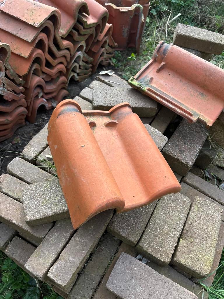Gevelpannen klein romaans Gebr. Leeuwen Tegelen Holland, Ophalen, Gebruikt, Steen of Klei, Minder dan 5 m²