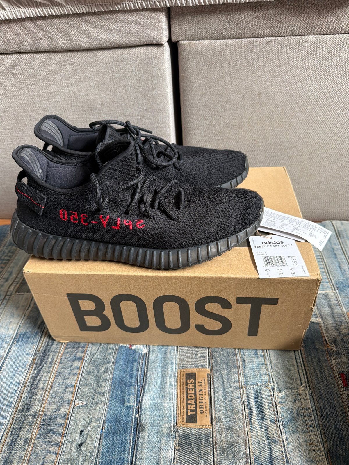Adidas Yeezy Boost 350 V2 Bred black red maat 45 1/3, Ophalen of Verzenden, Zo goed als nieuw, Zwart, Sneakers of Gympen