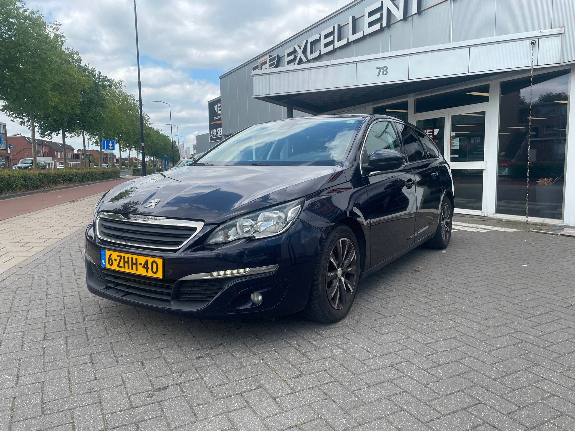Peugeot 308 SW 1.6 BlueHDI Blue Lease Limited-Panorama dak, Auto's, Peugeot, Voorwielaandrijving, Stof, Gebruikt, 4 cilinders