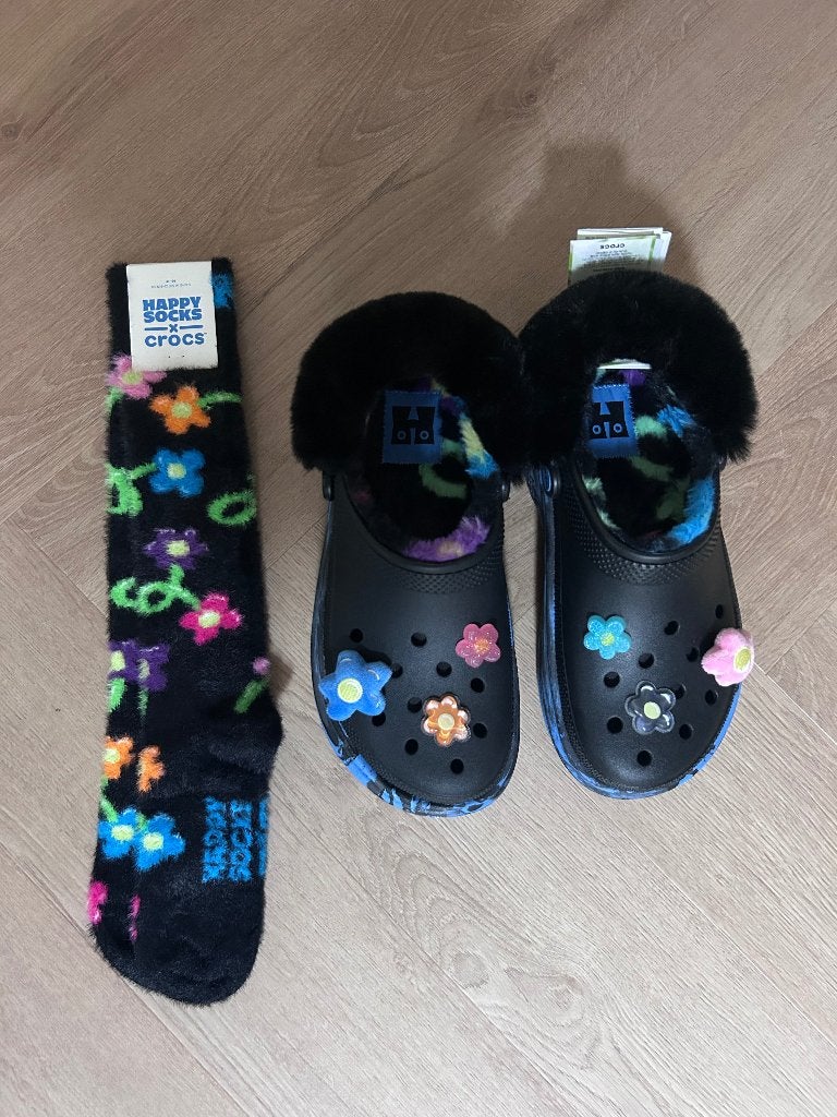 Nieuwe Crocs gevoerd (EU 41-42) + Jibbitz + Happy Socks, Ophalen, Zwart, Nieuw, Crocs