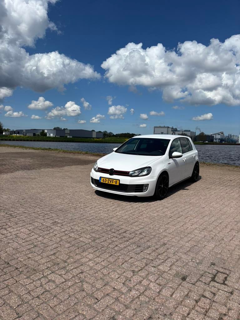 Volkswagen Golf 2.0 GTI 155KW DSG 2010 Wit, Zwart, 4 cilinders, Wit, 1314 kg