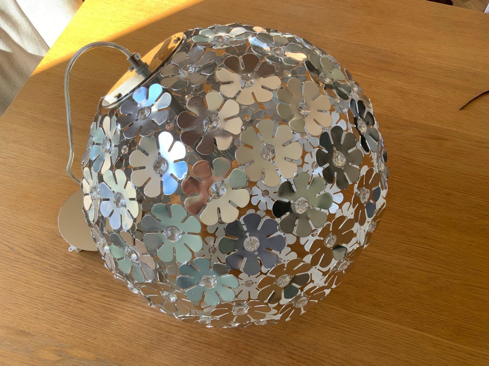 Moderne hanglamp met bloemmotief en kristallen, Ophalen of Verzenden, Zo goed als nieuw, Metaal, E27 (groot)