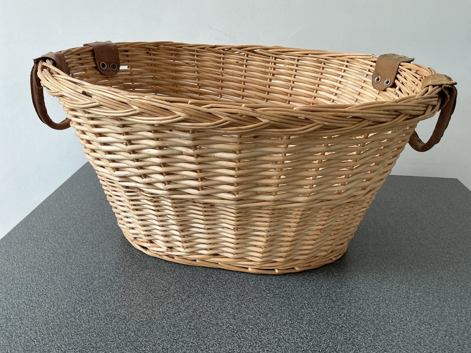 Rieten mand - 46x37x25 cm, Gebruikt, Gevlochten, Mand, Ophalen of Verzenden