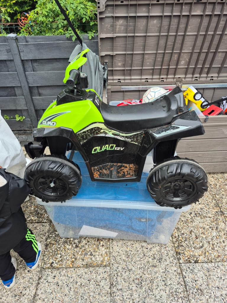 Elektrische kinderquad 12V - Groen/Zwart, Kinderen en Baby's, Ophalen of Verzenden, Gebruikt
