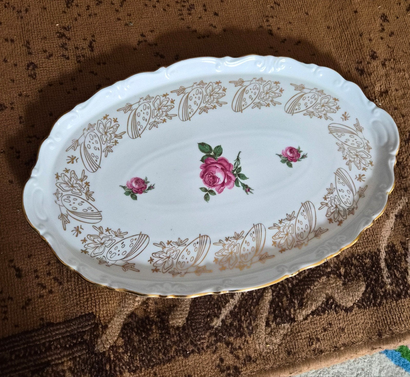 Ovale porseleinen schaal met rozen en gouden decoratie, Ophalen