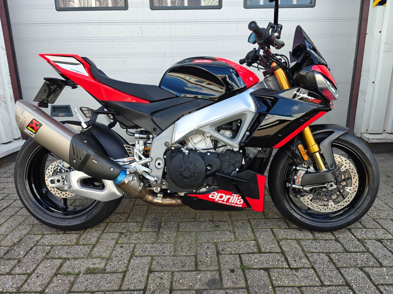 Aprilia Tuono V4 Factory SBK09 No.270/NL1e/Stage1/Akrapovic, 1077 cc, Occasion, 4 cilinders, Particulier