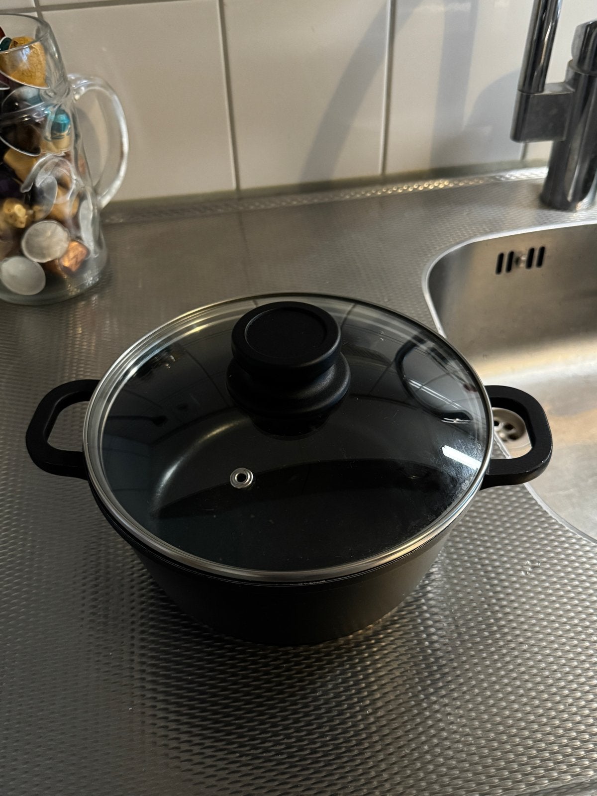 Zwarte kookpan met glazen deksel, Huis en Inrichting, Overige materialen, Gebruikt, Met deksel, Ophalen of Verzenden