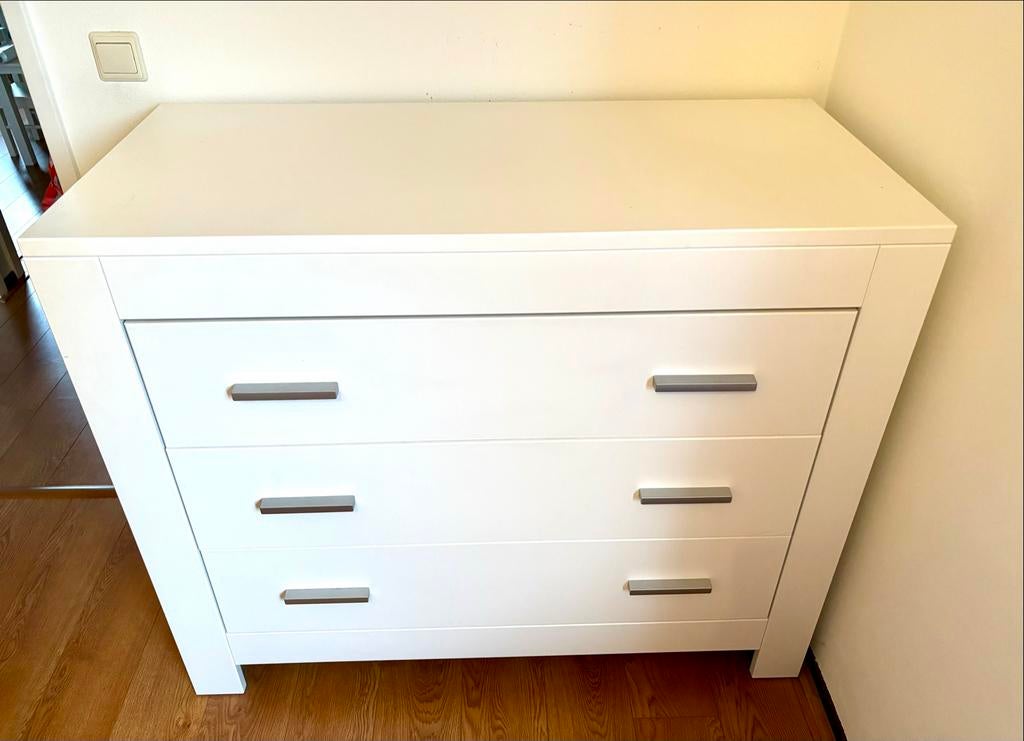 Witte commode met 3 laden - Modern design, Kinderen en Baby's, Kinderkamer | Commodes en Kasten, Ophalen, 50 tot 70 cm, Voetruimte