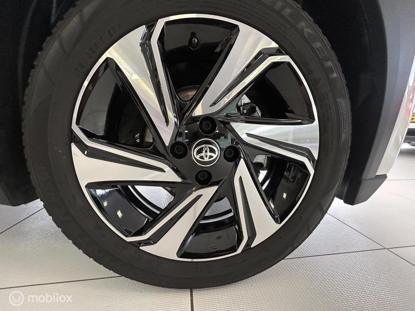 Toyota Aygo X 1.0 VVT- Play 17 inch privacy glas !, Stof, Gebruikt, Euro 6, 920 kg
