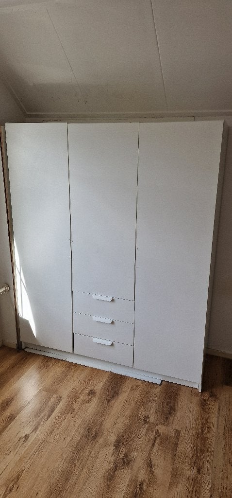 JYSK kledingkast JENSLEV wit (144x176) – 3 deuren & 3 lades, Huis en Inrichting, Kasten | Kledingkasten, Ophalen, Gebruikt, 100 tot 150 cm