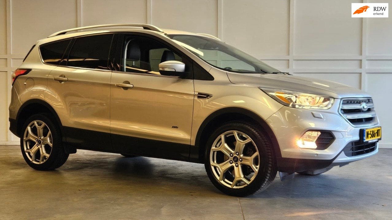 Ford Kuga 1.5 Titanium 4WD / Automaat /, Dealer onderhouden, Euro 6, 4 cilinders, 1850 kg