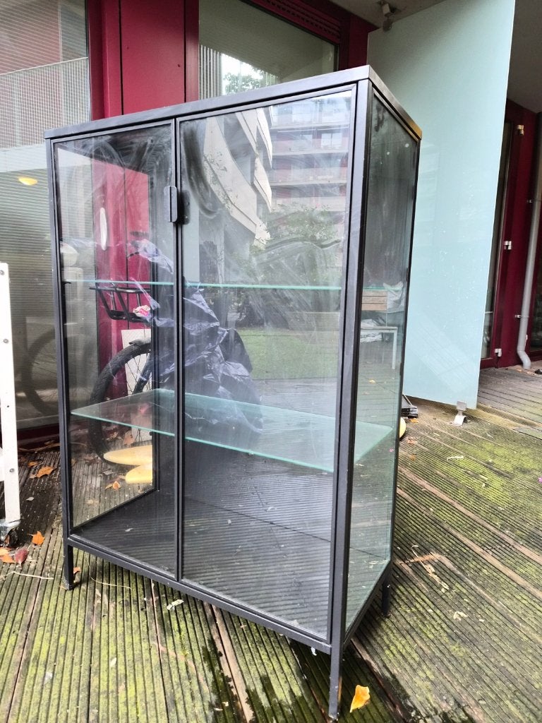 IKEA RUDSTA vitrinekast – zwart met glas, in goede staat, Huis en Inrichting, Kasten | Vitrinekasten, Ophalen, 100 tot 150 cm