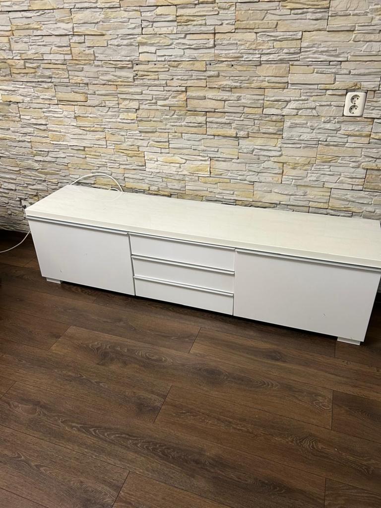 Moderne witte tv-meubel met lades en kasten, Kunststof, 150 tot 200 cm, Ophalen of Verzenden, Zo goed als nieuw