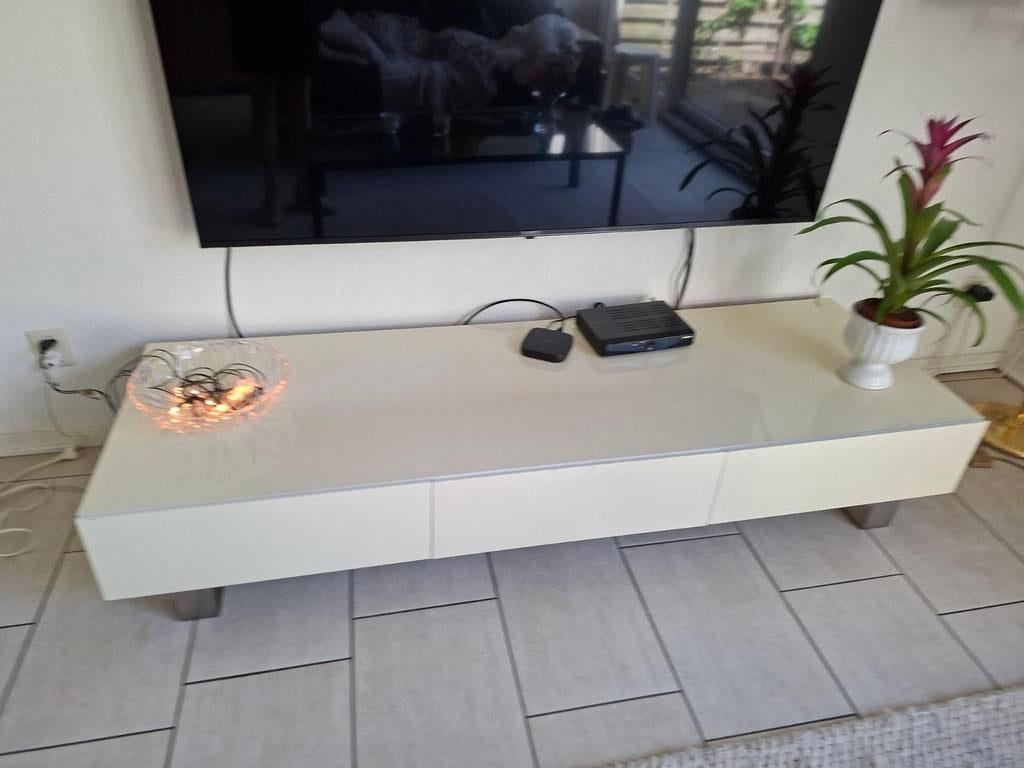 TV meubel, licht verkleurd, GRATIS, breedte 1 80, hoogte 32c, Gebruikt, Minder dan 100 cm, 25 tot 50 cm, 50 tot 100 cm