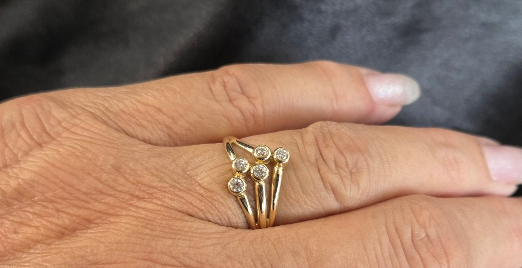 Vintage design ring met briljant geslepen zirconia. 2026/551, 18 tot 19, ., Ophalen of Verzenden, Zo goed als nieuw
