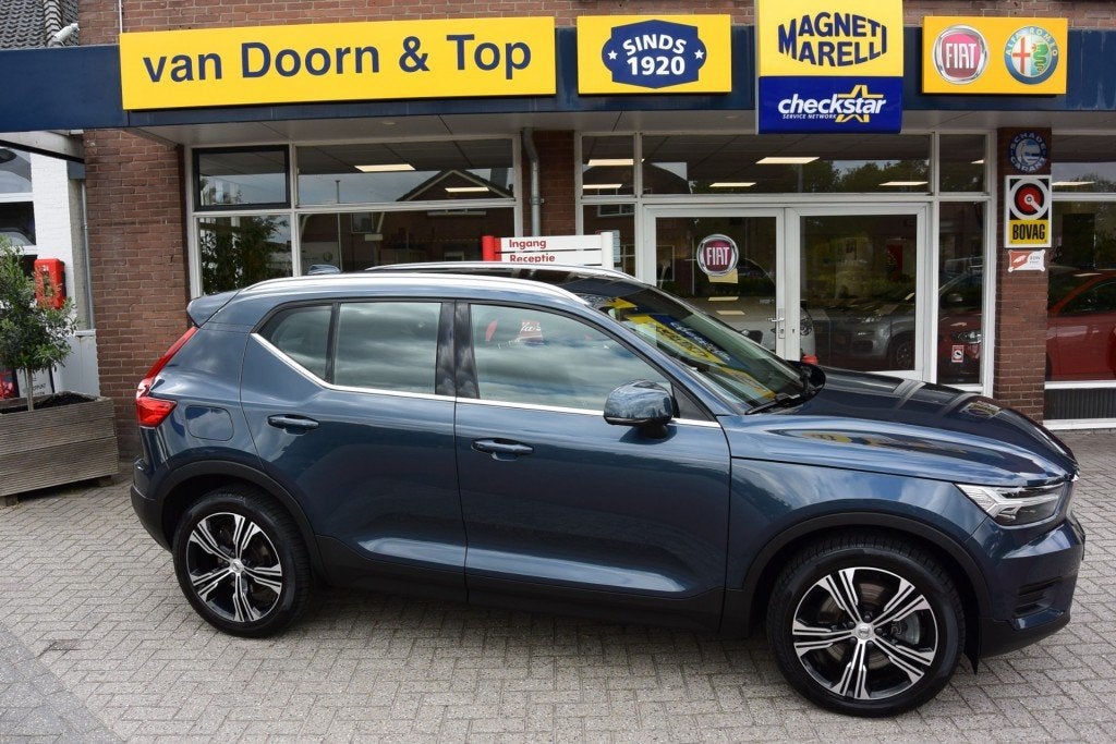 Volvo XC40 1.5 T5 RECH. INSCR. / Panorama / 360 camera / Plu, 1712 kg, Met garantie (alle), Blauw, Hybride Elektrisch/Benzine