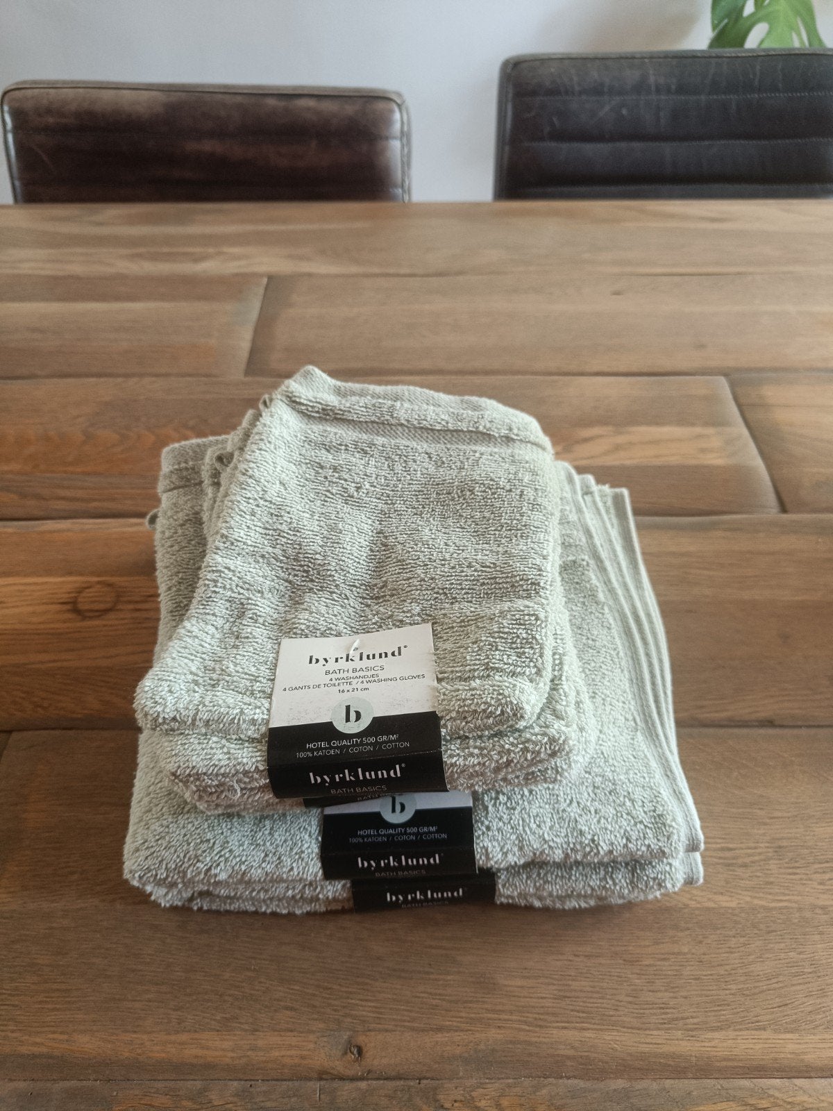Nieuwe handdoeken en washandjes, Ophalen of Verzenden, Nieuw, Handdoek