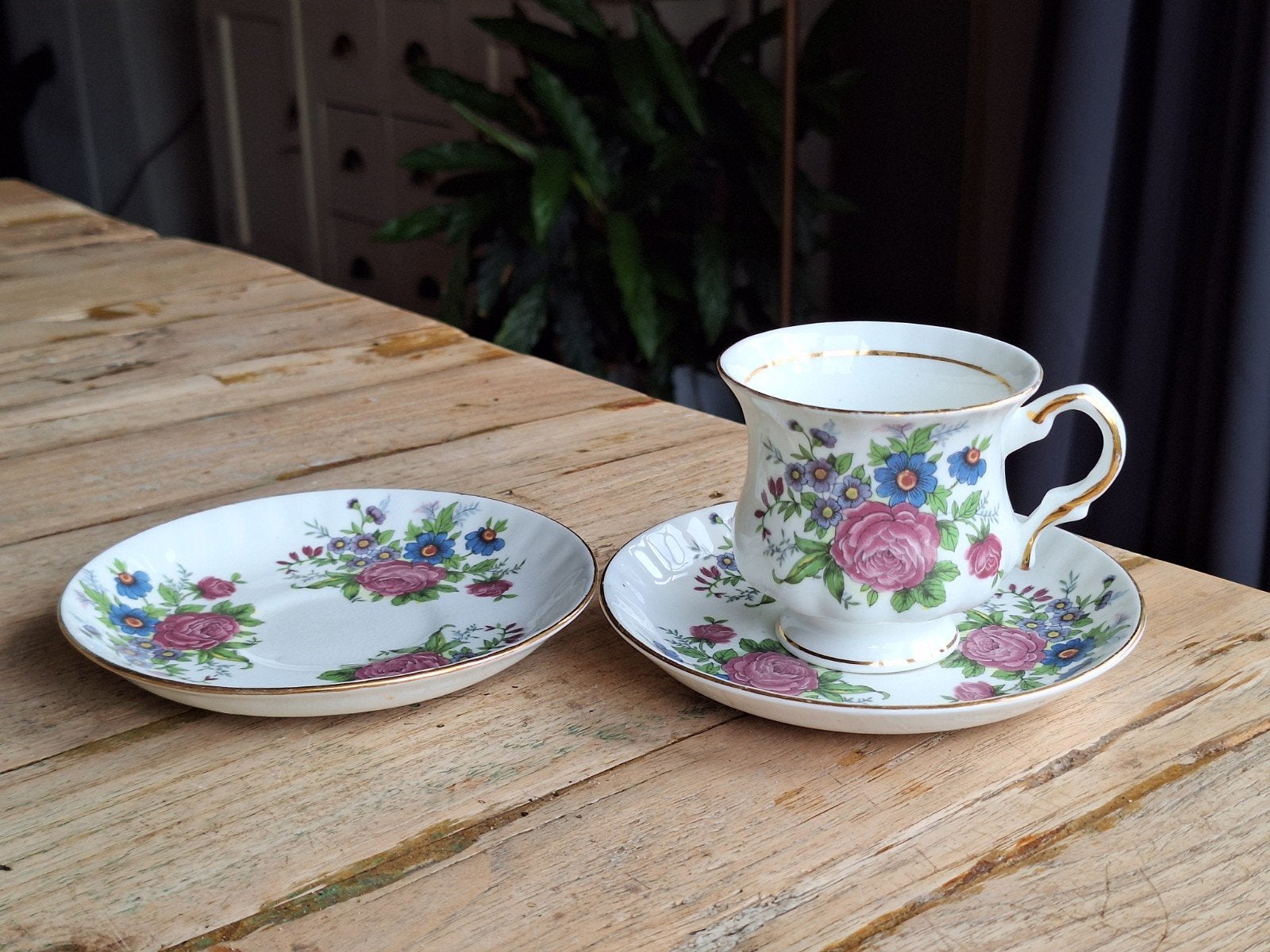 Balmoral Kop en Schotel met Extra Schotel - Bloemenmotief, Antiek en Kunst, Antiek | Servies los, Ophalen of Verzenden