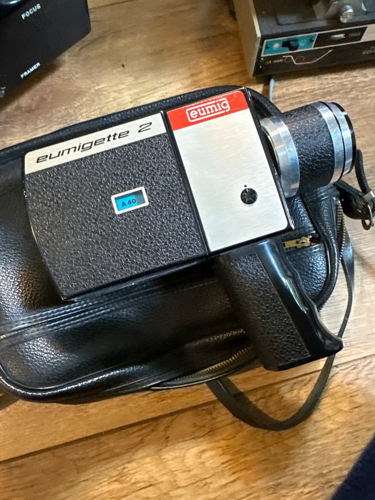 Vintage Eumigette 2 filmcamera met tas, Audio, Tv en Foto, Videocamera's Analoog, Ophalen of Verzenden, 8mm, Camera