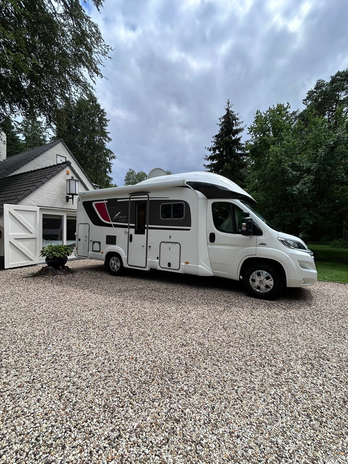 Burstner Ixeo 680 bj2016 Fiat 131pk euro 5 64000km vol optie, Caravans en Kamperen, Campers, Ringverwarming, Fiat, 6 tot 7 meter