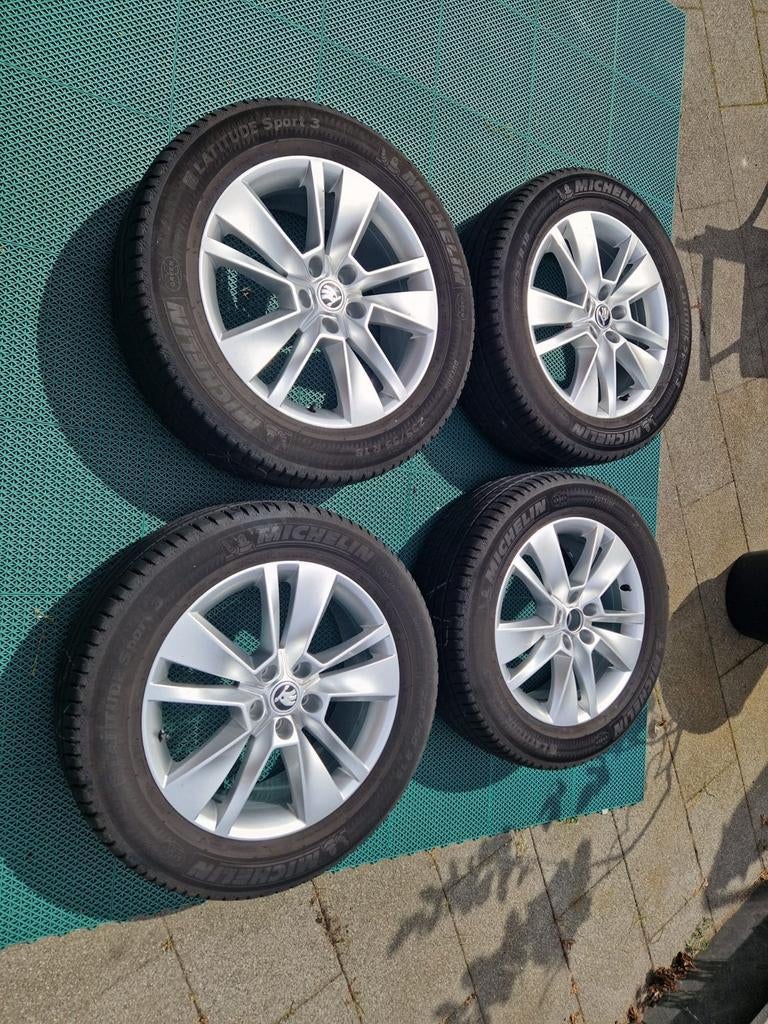 Skoda 18 inch velgen met Michelin zomerbanden, Auto-onderdelen, Banden en Velgen, Ophalen, 18 inch, Gebruikt, Banden en Velgen