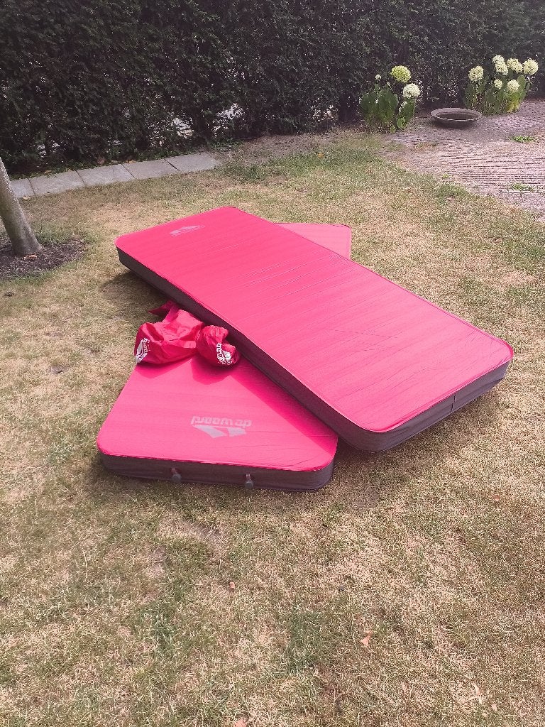 Twee comfortabele dikke self inflating matrassen de Waard, Caravans en Kamperen, Slaapmatten, Zo goed als nieuw, 1-persoons, Ophalen