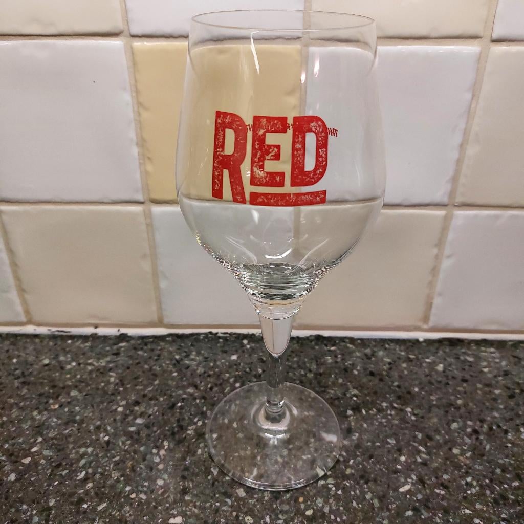 Bierglas Red by Petrus, Ophalen of Verzenden, Zo goed als nieuw, Bierglas