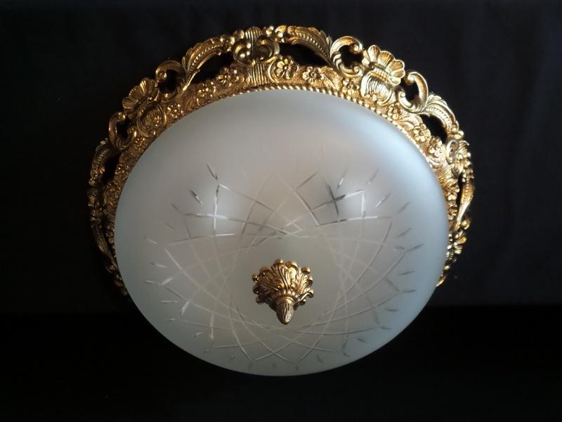 Plafonniére met matte facet glas kap en messingrand en rozet, Antiek en Kunst, Antiek | Lampen, Ophalen of Verzenden