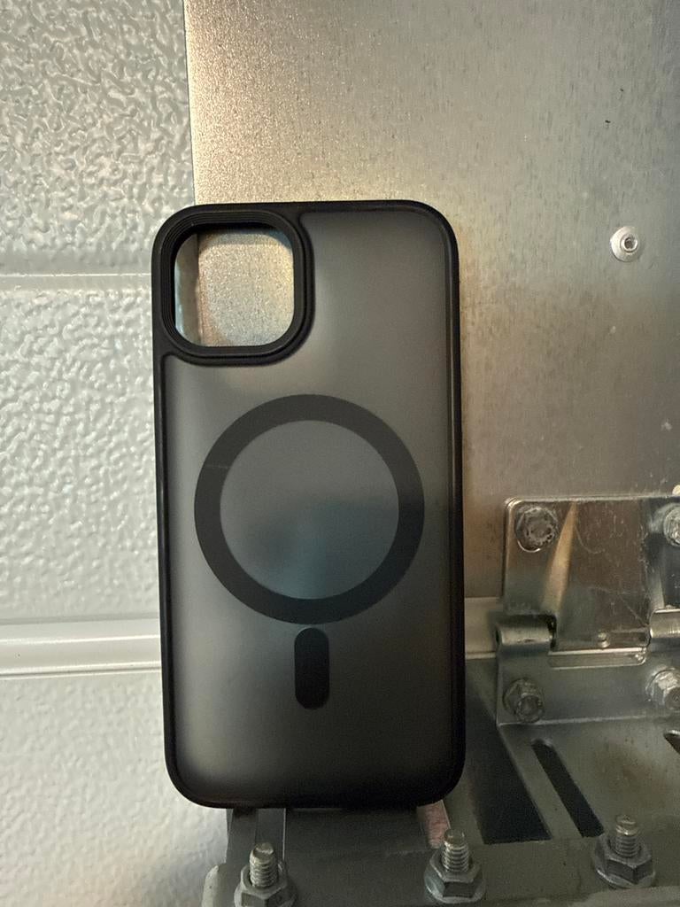Zwart iPhone hoesje met MagSafe - Zo goed als nieuw, Telecommunicatie, Mobiele telefoons | Hoesjes en Frontjes | Apple iPhone