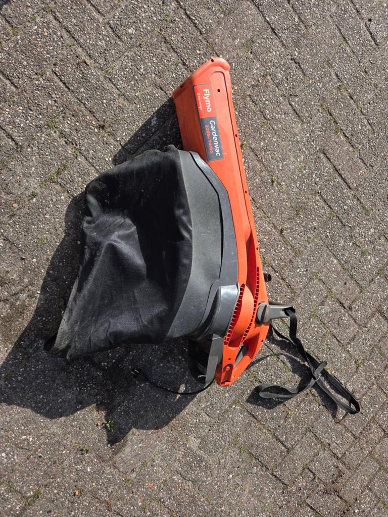 Flymo Gardenvac 2200W Turbo Bladblazer/Zuiger, Tuin en Terras, Bladblazers, Ophalen, Gebruikt, Met opvangzak, Handgedragen