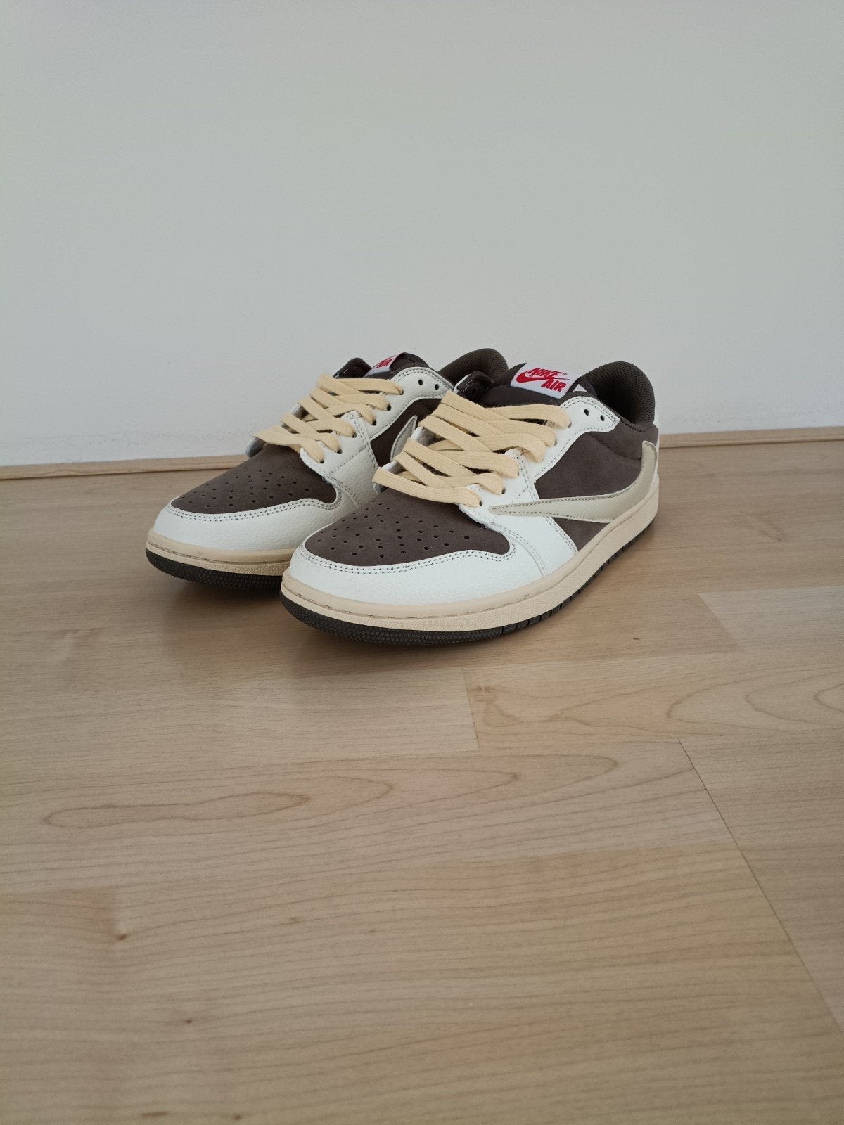 Travis Scott x Nike Air Jordan 1 Low 'Reverse Mocha', Kleding | Heren, Bruin, Nike, Nieuw, Ophalen of Verzenden