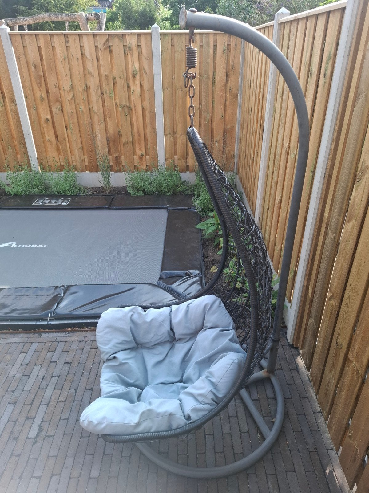 Comfortabele hangstoel met frame voor buiten met kussen, Tuin en Terras, Ophalen, Gebruikt, Wicker