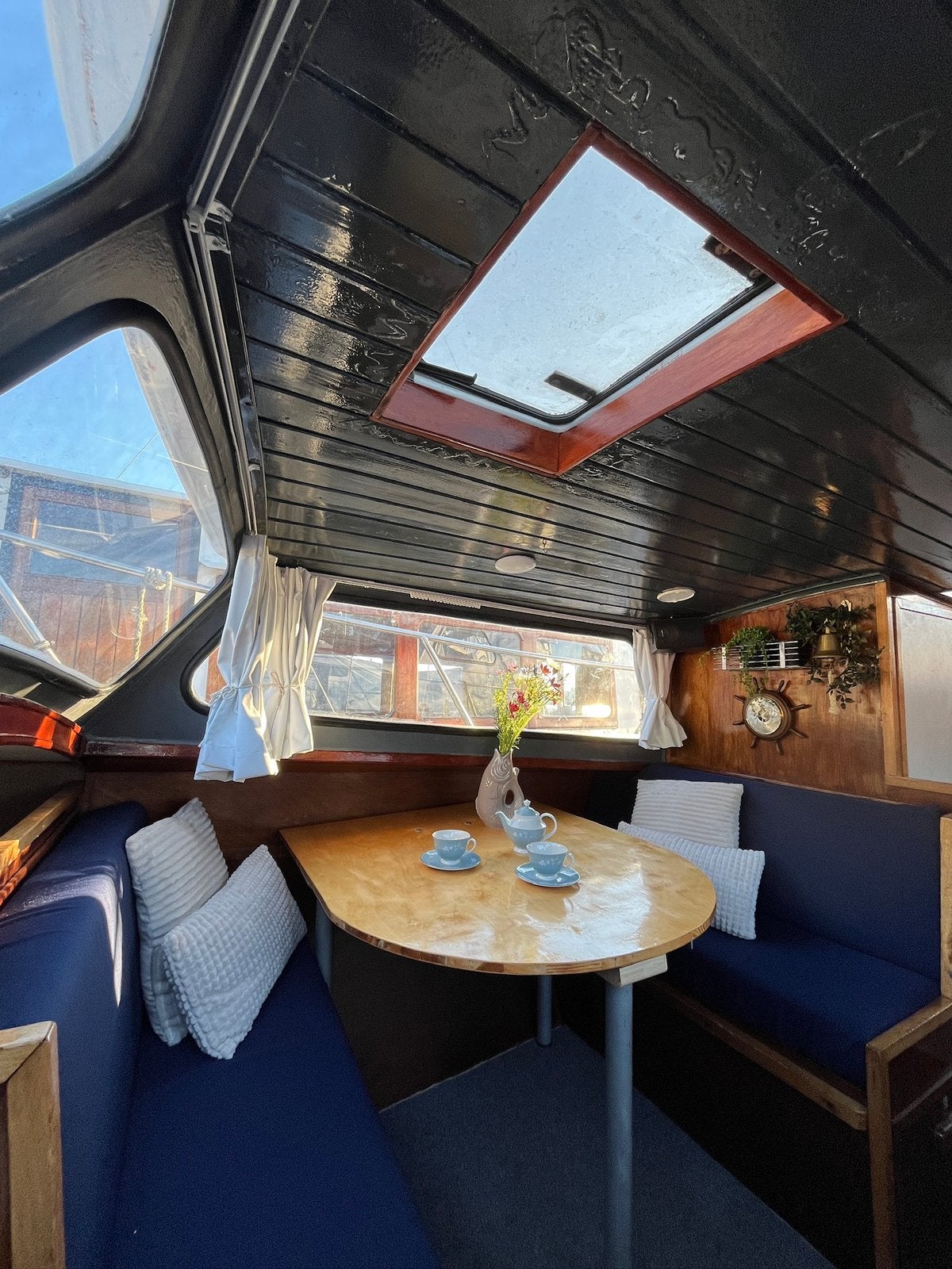 Woonboot in Amsterdam-Noord | Instapklaar, Watersport en Boten, Motorboten en Motorjachten, 9 m, Binnenboordmotor, Diesel, Kruiser