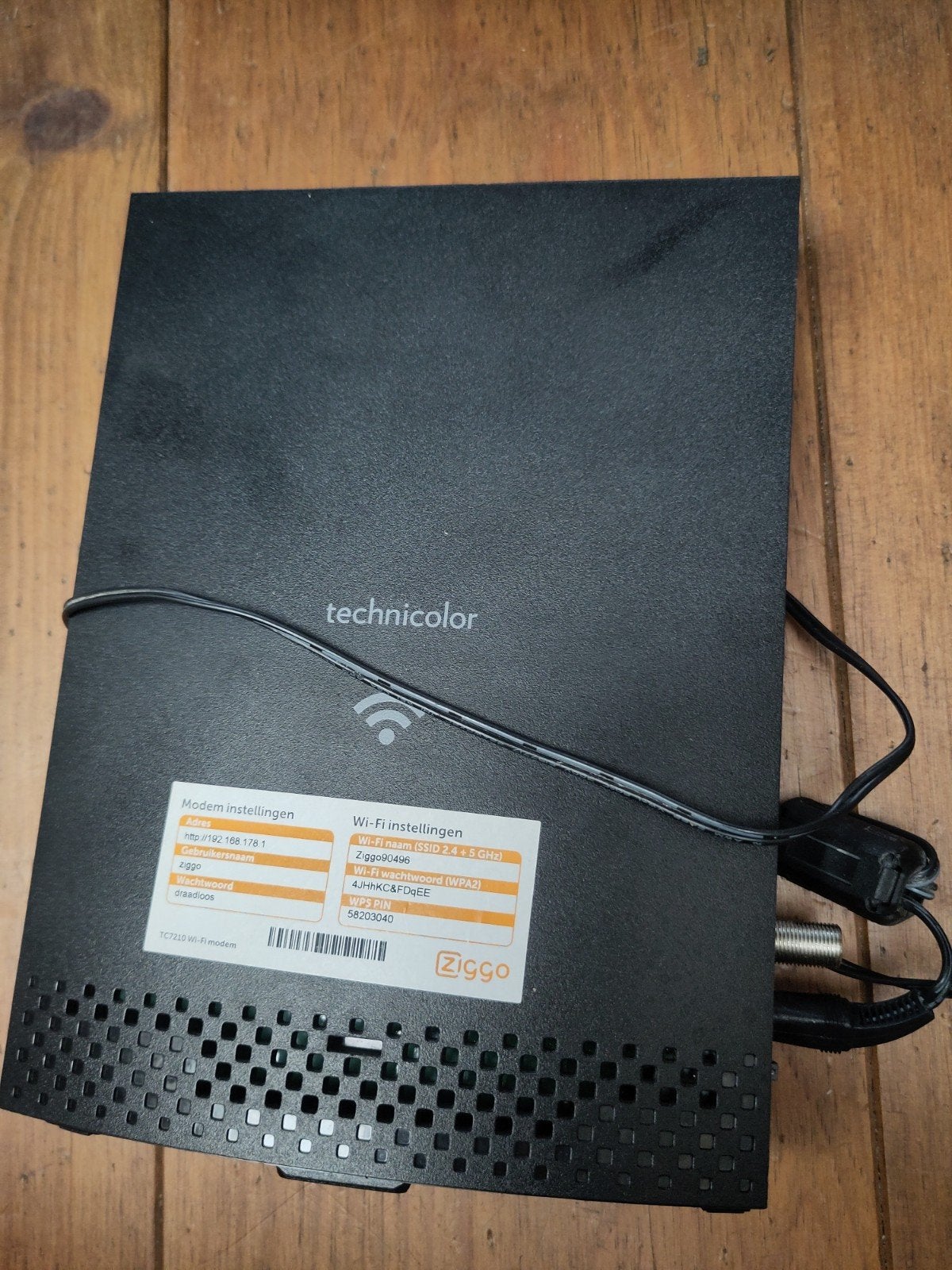 Technicolor TC7210 kabelmodem (Ouder model van Ziggo), Computers en Software, Ophalen of Verzenden, Gebruikt, Router met modem
