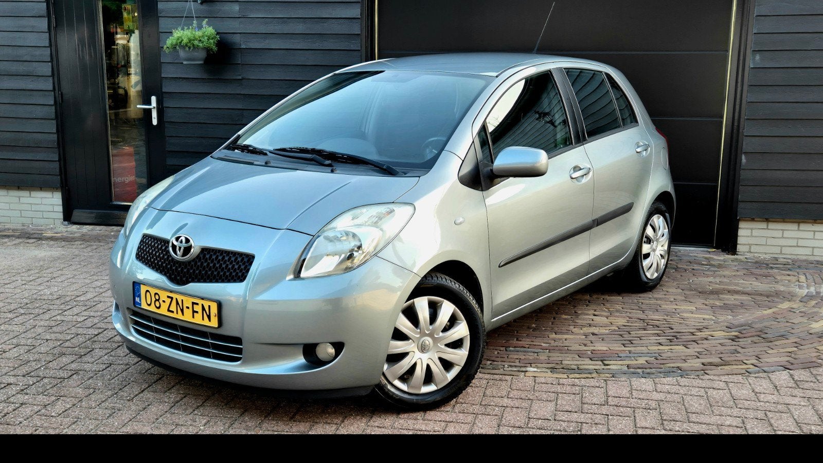 Toyota Yaris 1.3 16V Vvt-i 5DR 2008 Grijs/Linea sol/Inruil m